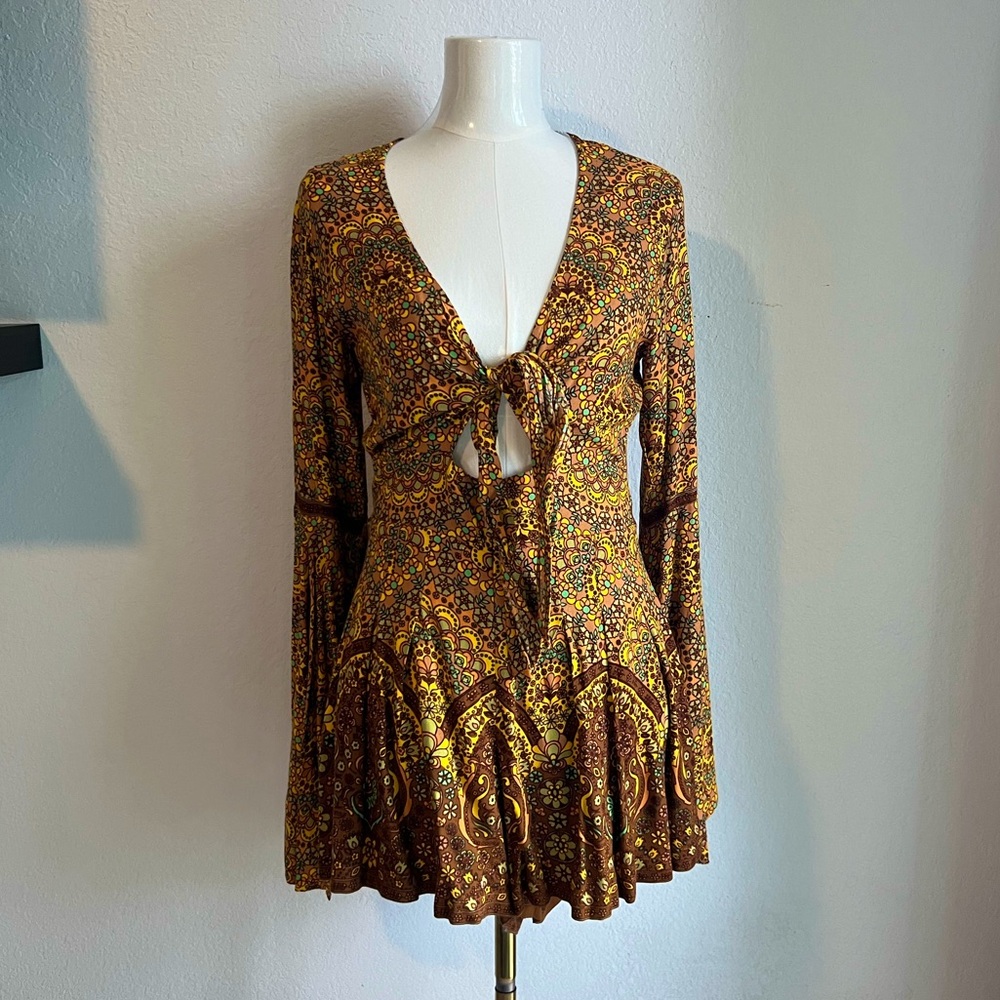 Nine Lives Bazaar Bohemian Floral Tie-Front Romper Size Small